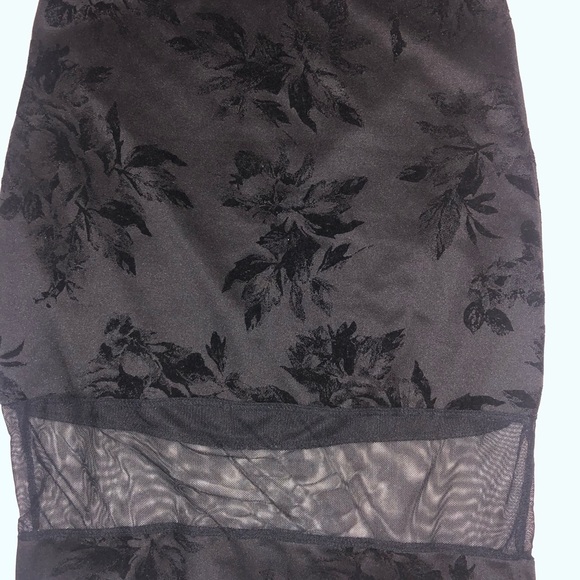 Matching crop top and skirt, very unique! - Picture 4 of 8